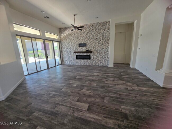 Foto del edificio - 13113 W Peck Ct