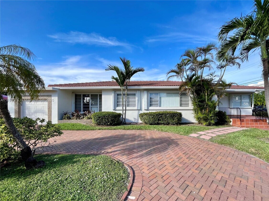 Foto principal - 8900 Abbott Ave