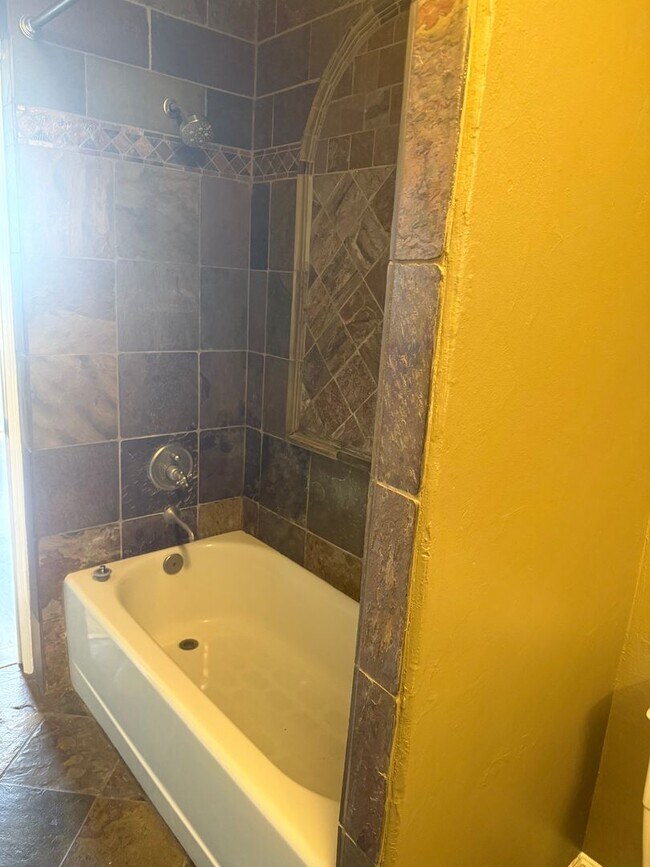 Building Photo - 100 N Arlington Ave