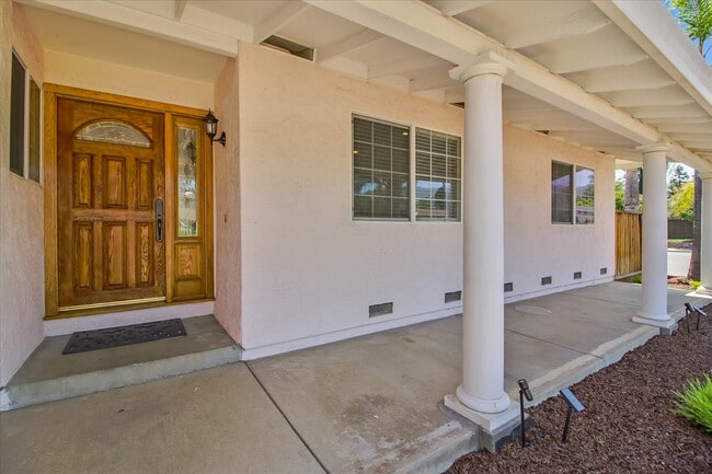 Foto del edificio - 6738 Tannahill Dr