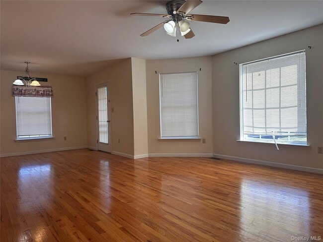 Foto del edificio - 105 N Montgomery St