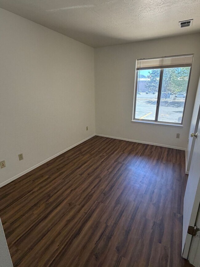Foto del edificio - 1200 S Riordan Ranch St