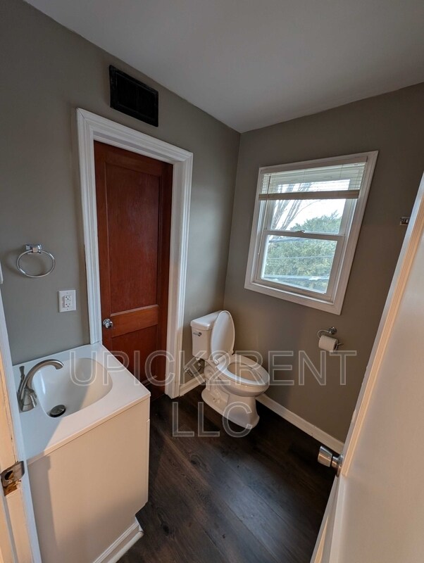 Foto del edificio - 215 S Ewing St