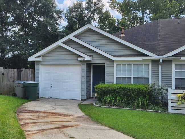 Foto del edificio - 8865 Shoal Creek Dr Pensacola. January Mov...