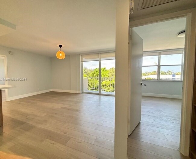 Foto del edificio - 1050 SE 15th St