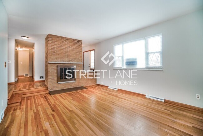 Building Photo - REDUCED!- Spacious 3 Bedroom in Columbus!