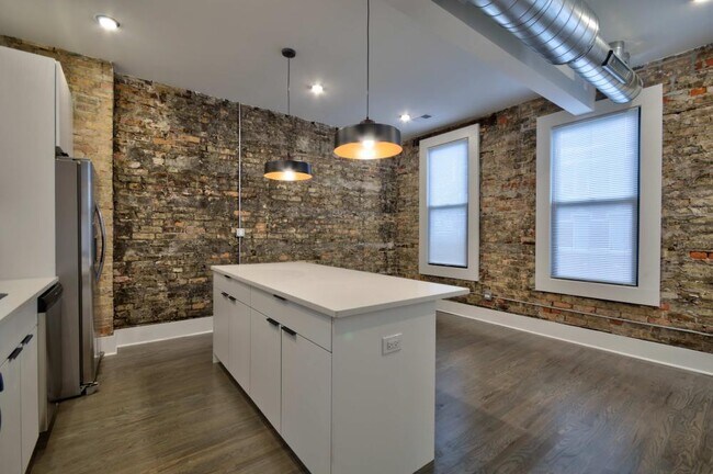 Foto del edificio - 3 bedroom in Chicago IL 60608