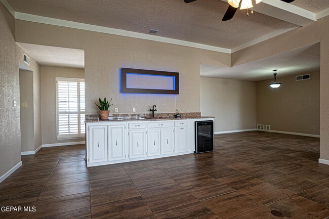 Building Photo - 6441 Via Aventura Dr