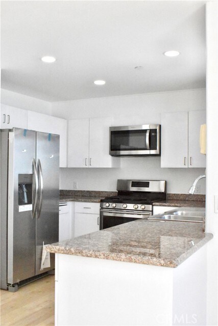 Foto principal - 310 E Grand Ave