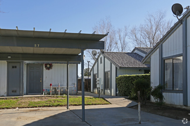 Building Photo - Las Palmas Gardens