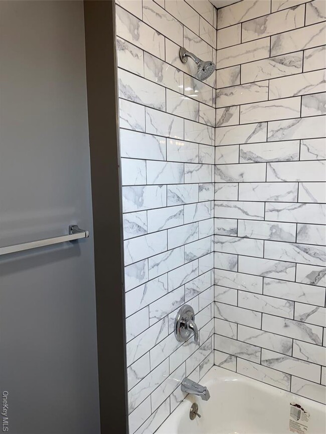 Building Photo - 23 Collegeview Ave