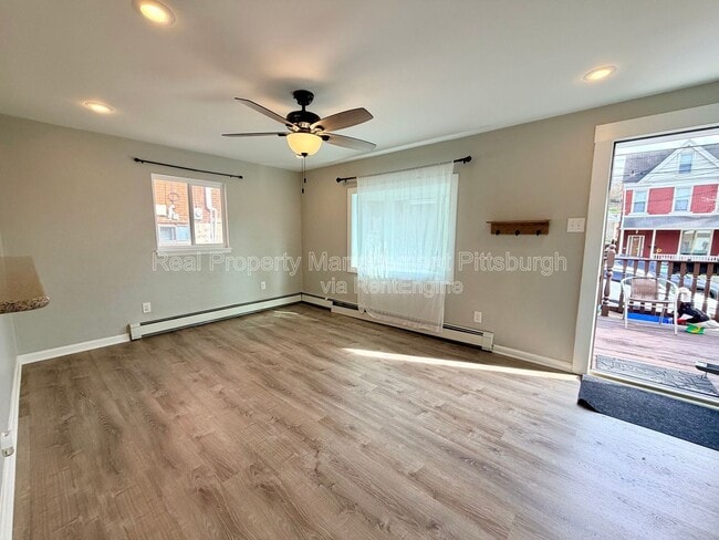 Building Photo - 521 Farnsworth St
