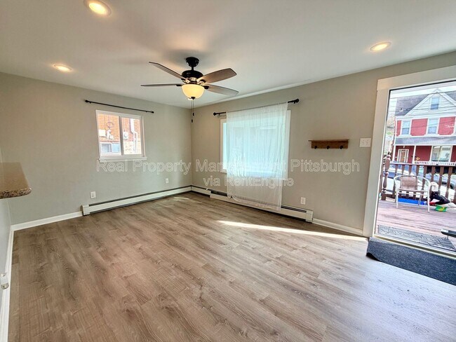 Photo - 521 Farnsworth St House