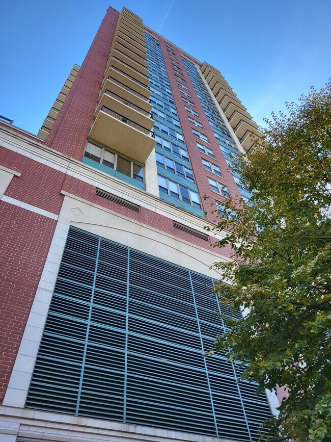 Building Photo - 1717 S Prairie Ave