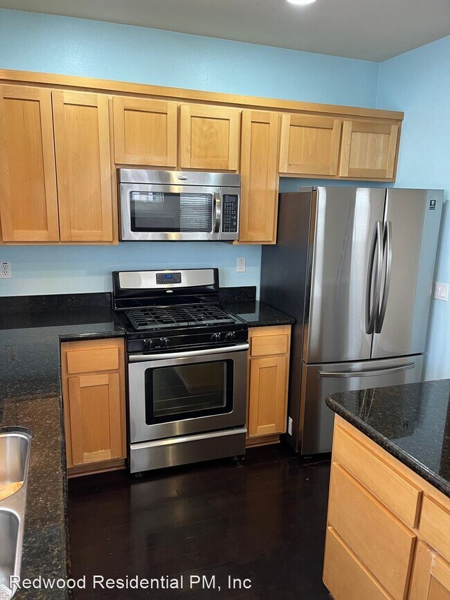 Building Photo - 3 br, 2.5 bath House - 723 Fresno Avenue