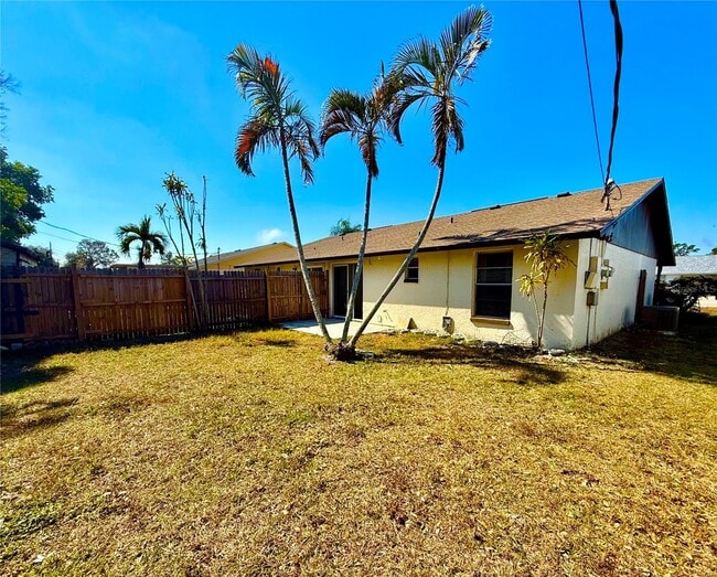 Foto del edificio - 4107 78th St W