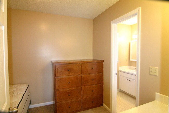 Foto del edificio - 3013 Woodland Ave