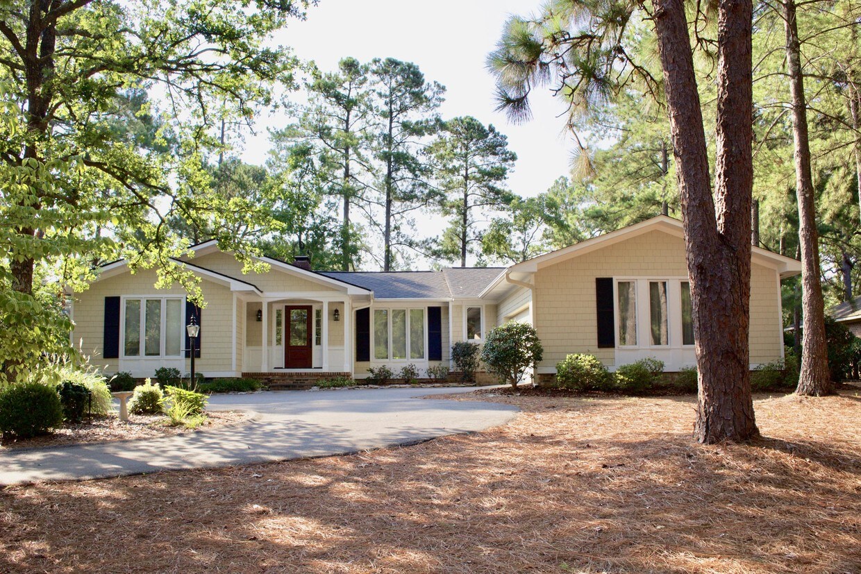 Primary Photo - 940 St Andrews Dr