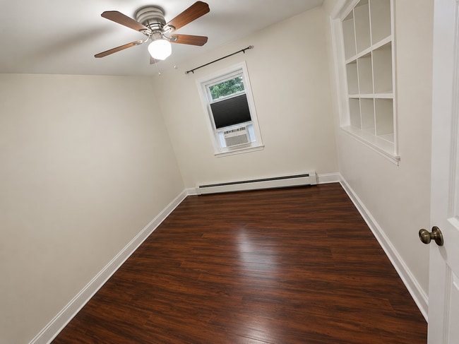 Building Photo - 1510 Pine Acres Blvd