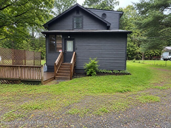 Building Photo - 28 Sutton Hollow Rd