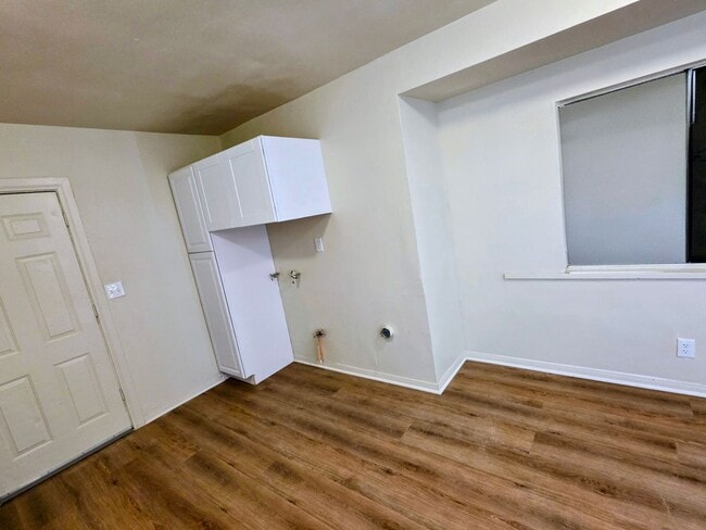 Building Photo - Spacious 4-bedroom, 2-bath house in San Bernardino near Del Rosa & Lynwood.