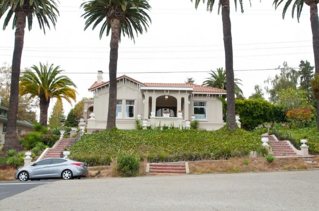Building Photo - 1001 Winsor Ave