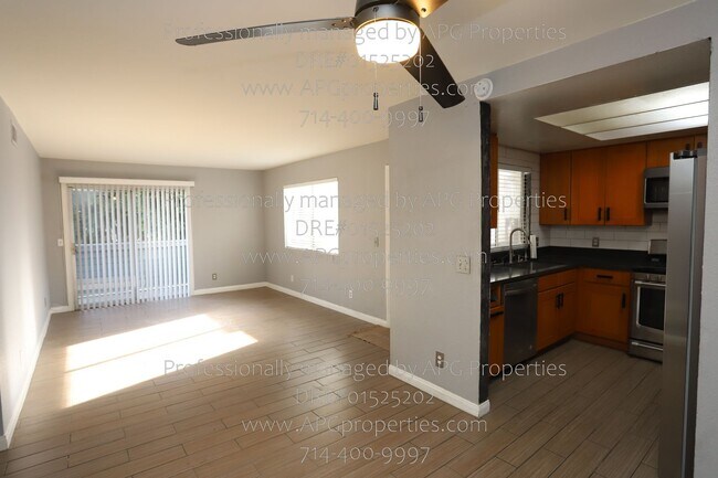 Foto del edificio - Upstairs 2 Bedroom / 2 Bathroom Condo in t...