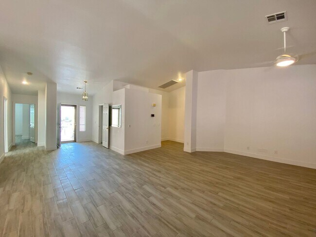 Building Photo - Fantastic one-story single-family home