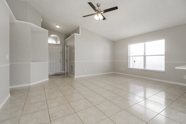 Foto del edificio - 13710 Glasser Ave