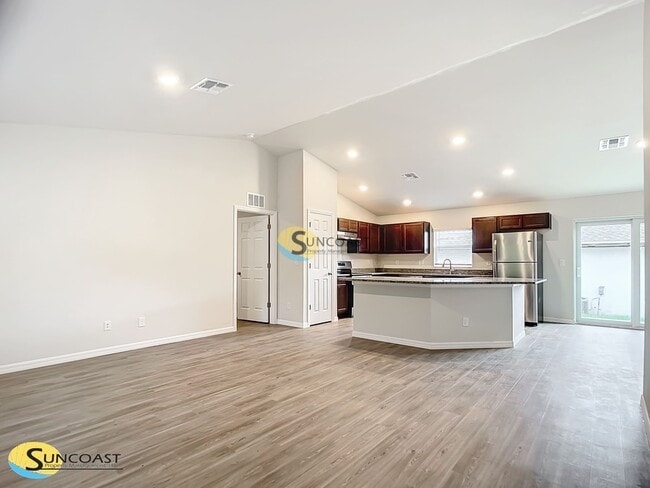 Foto del edificio - 7839 N Quibble Ave