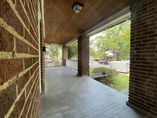 Building Photo - 1116 Woodrow St