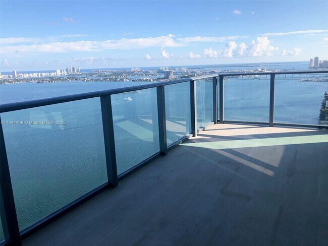 Foto del edificio - 3131 NE 7th Ave