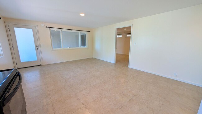 Foto del edificio - Spacious Pet Friendly 1 Bed 1 Bath Duplex in Kamehameha Heights