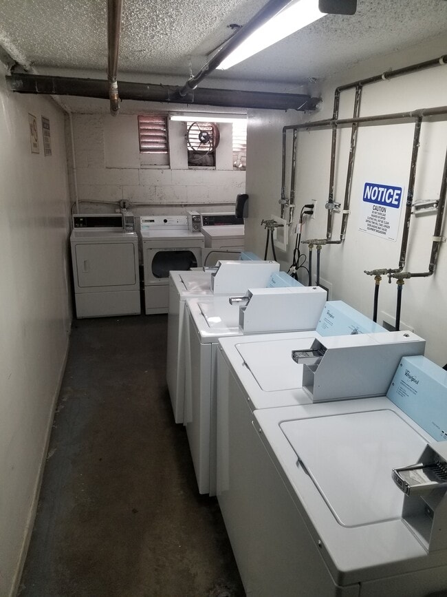 Laundry Room - 10925 Palms Blvd