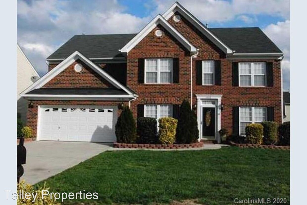 Primary Photo - 4 br, 2.5 bath House - 10146 Hawkeye Drive