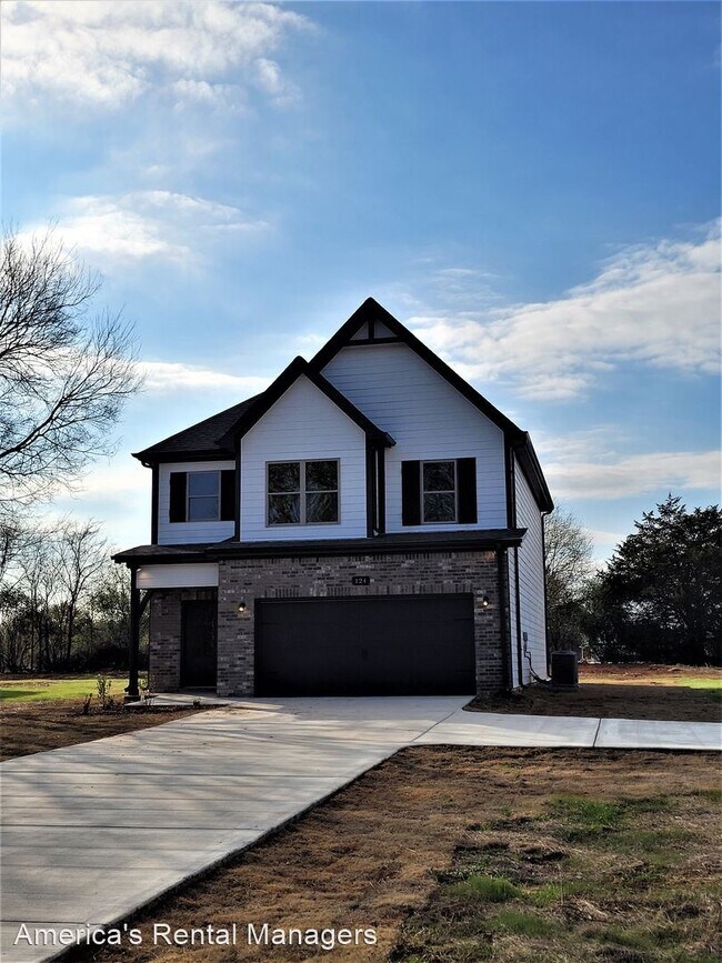 Building Photo - 4 br, 2.5 bath House - 124 Shady Lane