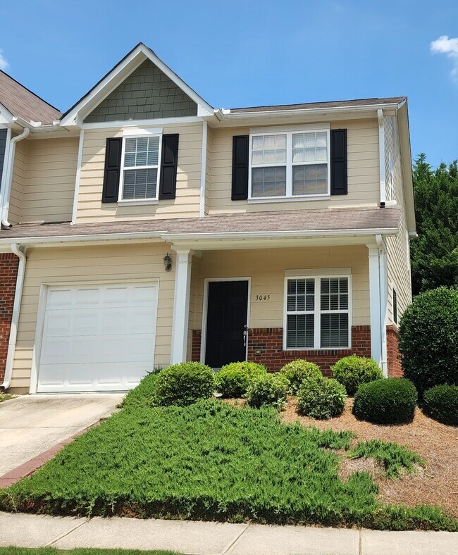 Foto del edificio - 3045 Cedar Glade Ln