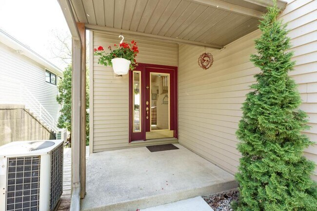 Foto del edificio - 3 bedroom in Hickory Corners MI 49060