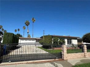 Building Photo - 339 N Siesta Ave