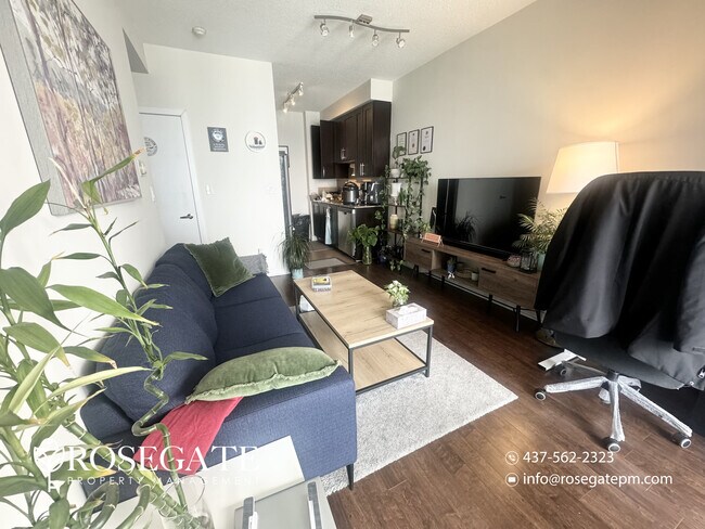 Photo du bâtiment - Modern 1-Bedroom Condo with Parking & Private Balcony in Mississauga