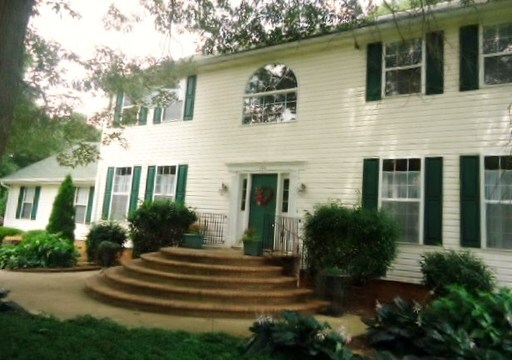 Foto del edificio - 104 Pleasant Woods Rd