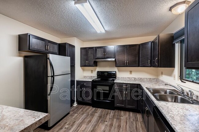 Foto del edificio - 112 Glenn Bridge Rd