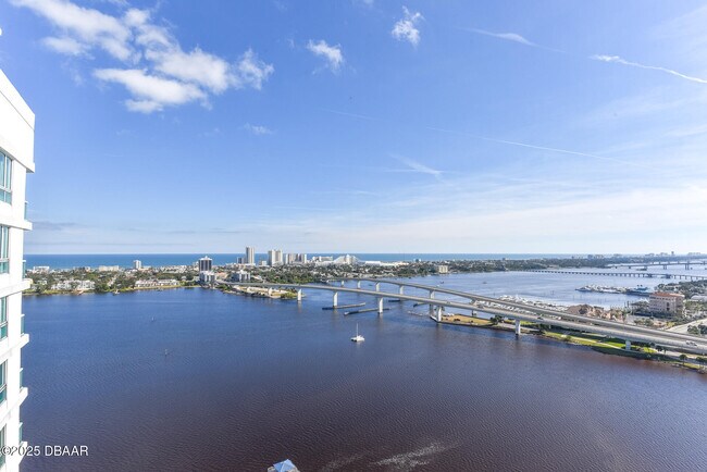 Foto del edificio - 231 Riverside Dr