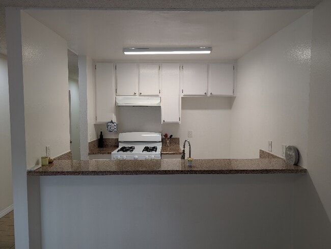 Building Photo - 6612 Sylmar Ave