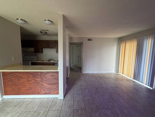 Building Photo - 2218 Wind Trace Cir SW