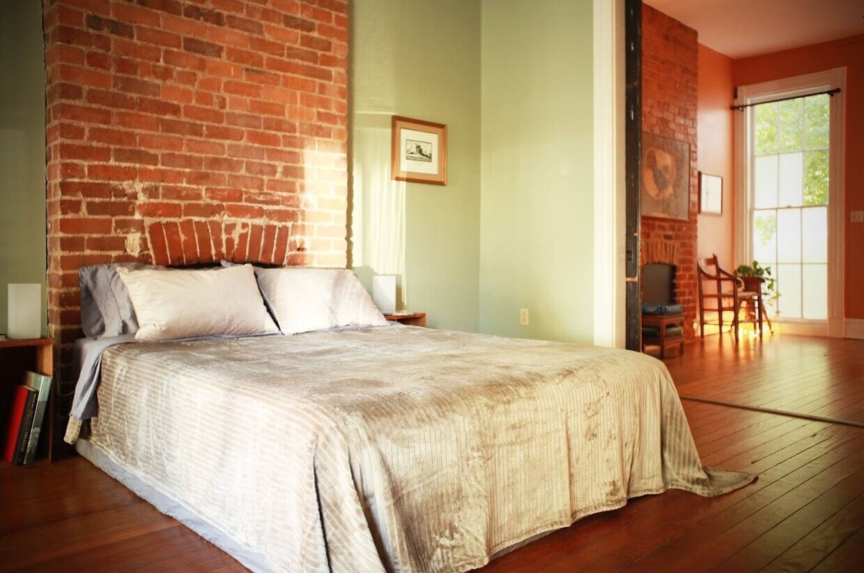 Foto principal - 301 S Cherry St
