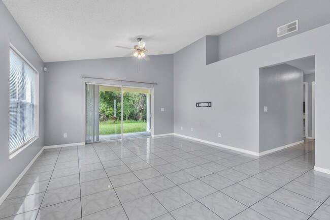 Building Photo - 4454 King Edward Dr