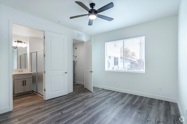 2 habitaciones, 2 baños, 860 pies cuadrados, sala de estar - 542 7th St