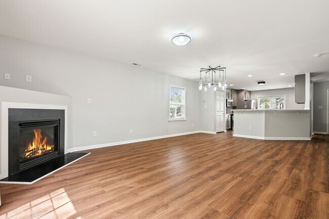 Foto del edificio - 3 bedroom townhome in Brier Creek- Availab...