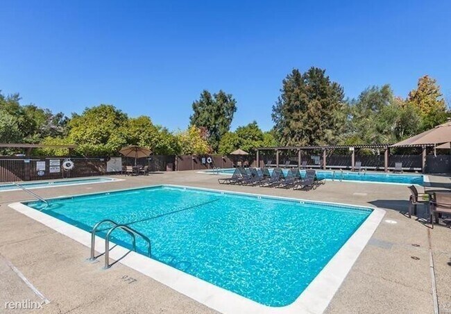 Foto del edificio - 2 br, 2 bath House - 36 Surrey Ln